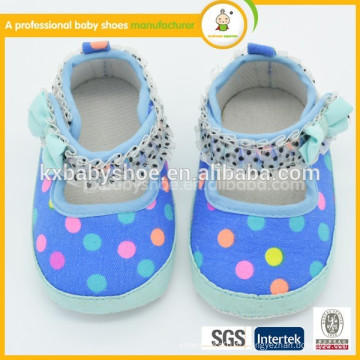 Lovely moderne fille robe chaussures bleues 2015 bon marché en gros de dentelle bébé filles bow chaussures de toile